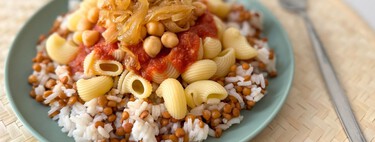 Kushari, el completo plato egipcio con pasta, arroz y legumbres: económico, saciante y rico en proteína vegetal  