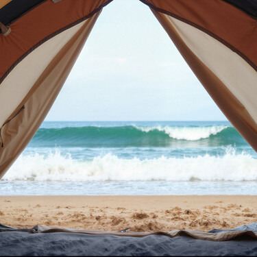 Adiós sombrilla: su sustituto ha llegado a Decathlon para compartir un día de playa sin sol ni viento   