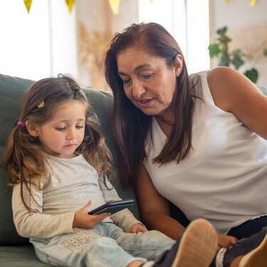 Alarma en las guarderías de Cataluña: dos de cada tres detectan niños con retrasos en el desarrollo por culpa de las pantallas