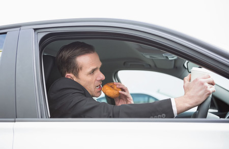 La importancia de saber qué comer al volante