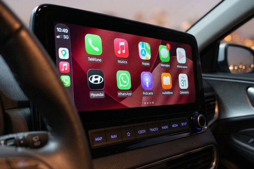 Llevábamos años pidiendo un WhatsApp en condiciones para CarPlay. Tras probarlo, la pesadilla de Siri (casi) se acaba