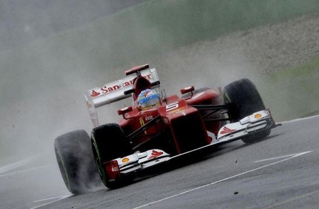 Fernando Alonso suma su segunda pole consecutiva bajo la lluvia