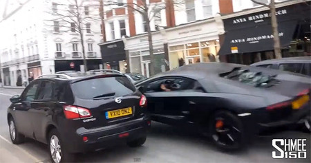 Dolorpasión™: Cortando el paso a un Lamborghini Aventador