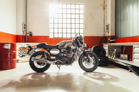 Moto Guzzi V7 Custom Kit Cafe Racer