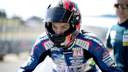 Leon Camier líder también el lunes