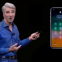 Que los eventos de Apple sean online los hace más bonitos. Pero nos perdemos momentazos del directo como el "fallo" de Face ID