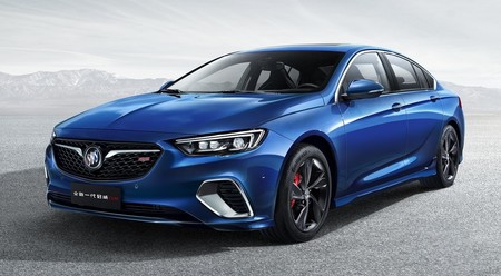 Las primeras imágenes del Buick Regal GS anticipan un sedán muy rápido