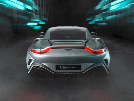 Aston Martin V12 Vantage 2022