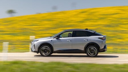 Lançado primeiro e com distribuição mais ampla do que o 5008 e o Grandland, o Peugeot 3008 de terceira geração deverá representar o maior número de veículos afetados por este recall. © DR