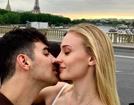 ¡Fin de temporada para ‘los misterios de Sophie’! La actriz y Joe Jonas dan la bienvenida a Willa, ¡su primera bebita!