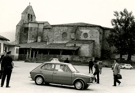 Seat 127 en la plaza del pueblo