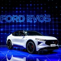 El nuevo Ford EVOS es un SUV familiar con una pantalla de un metro de largo... ¿para reemplazar al Ford Mondeo?