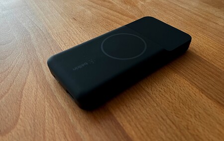 Batería Boost Charge 10K de Belkin, análisis: todo un centro de carga que puedes llevar contigo cómodamente
