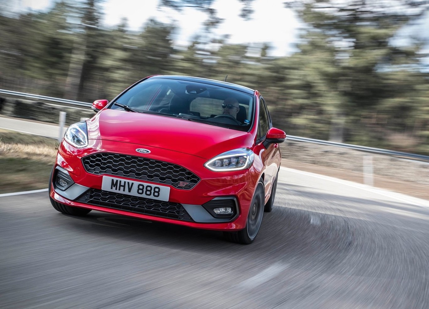61 fotos para desnudar con la mirada al nuevo Ford Fiesta ST (que no veremos en México)
