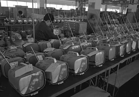 Una de las primeras fábricas de televisores de Sony