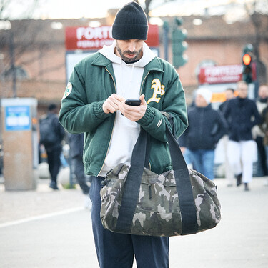 El verde es el nuevo negro del otoño: las zapatillas Adidas clásicas que combinan con todo cuestan solo 40 euros