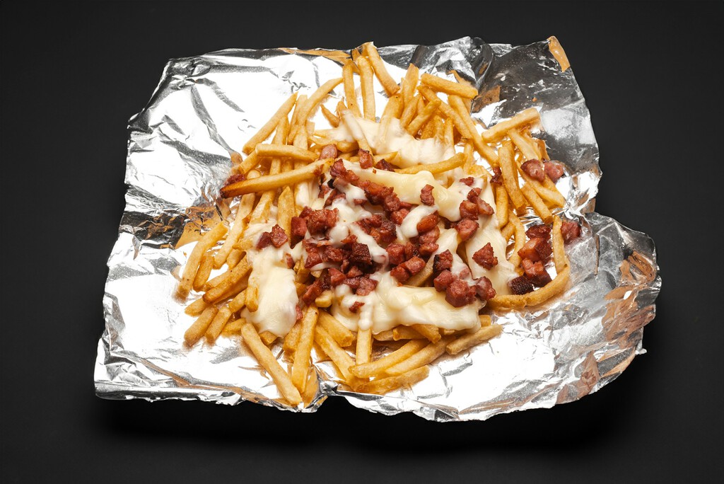 La AESAN lo deja claro: estos alimentos nunca se deben guardar en papel de aluminio