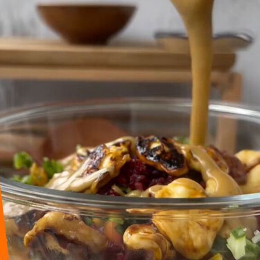 Cómo hacer una ensalada con queso panela asado y caramelizado fácil y deliciosa, con la receta de La Teresa Cocinera