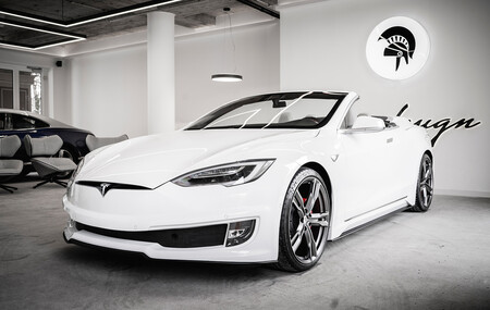 Ares Design se atreve a descapotar al Tesla Model S, dando vida a otro de los pocos eléctricos cabrio que existen