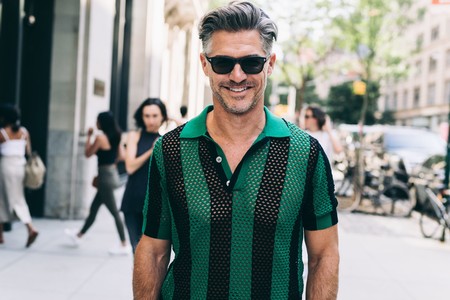 Cinco reglas de oro para dominar el mejor look con una camiseta polo en primavera