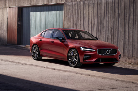 El Volvo S60 2018 ya está aquí, con dos híbridos enchufables, sin diésel y disponible por suscripción