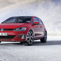 El Volkswagen Golf GTI también se actualiza y recibe 10 y 15 caballos extra por su 40 cumpleaños