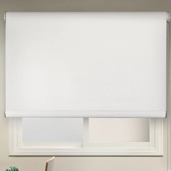 Estor enrollable opaco térmico con cadena Moon poliéster liso blanco de 105x250cm
