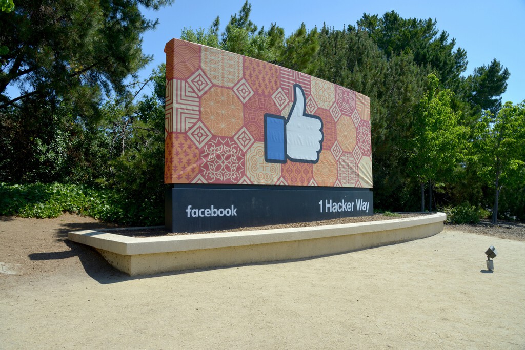 Durante años filtraron lo peor de Facebook desde Barcelona. Ahora piden a Meta que pague el precio de su salud mental