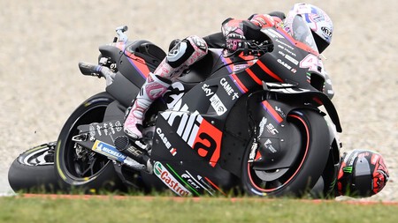 Aleix Espargaro Sufre Una Fractura De Su Talon Derecho 001