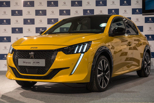 El nuevo Peugeot 208 ya es también eléctrico, ¡y es la reencarnación del mítico Peugeot 205!