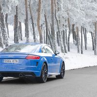 Conducir con nieve es uno de los mayores retos en carretera. Estos son los trucos de la DGT para superarlo 