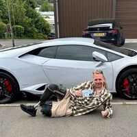 Aparcó su Lamborghini Huracán en una plaza para discapacitados y le lincharon en redes sociales. Su foto por respuesta fue un zasca épico