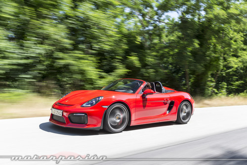 En el 60 aniversario de la muerte de James Dean en su Porsche 550 Spyder, súbete con nosotros en el 'Little Bastard' moderno