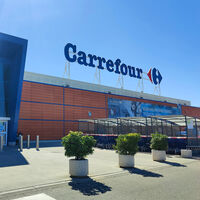 Carrefour baja el precio de esta baliza V16 fabricada en España con la que evitarás las multas de la DGT que están llegando