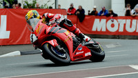 IOMTT 2013: Honda TT Legends honra la memoria de Joey Dunlop con una decoración muy especial 