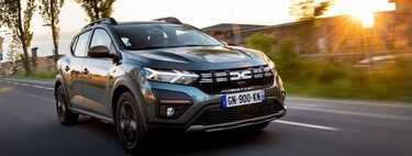 En España se venden más coches híbridos que nunca, pero el coche favorito de los españoles es el gasolina más barato del mercado