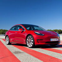 El Tesla Model 3 rebaja su precio en España: sus variantes más completas, hasta 6.600 euros más baratas