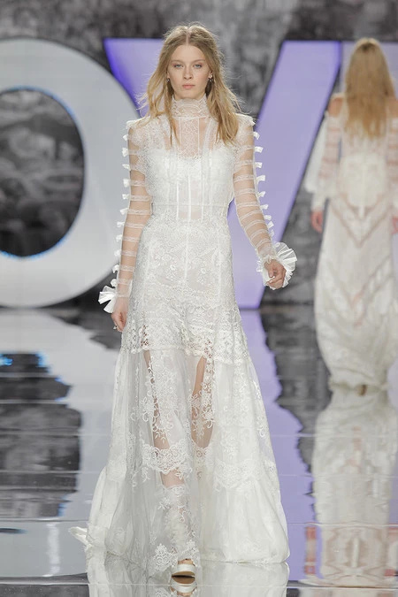 Si te gusta el estilo folk encontrarás tu vestido de novia en la colección 'Boho Chic' 2018 de YolanCris