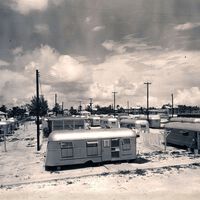 De símbolo de lujo vacacional a único techo contra la crisis: la dolorosa evolución de los barrios de caravanas americanos