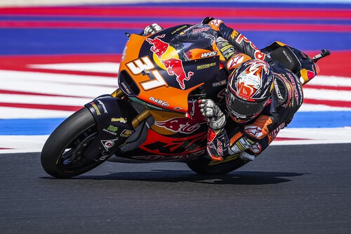 Pedro Acosta se reencuentra con la victoria en Misano para escaparse al frente del mundial de Moto2