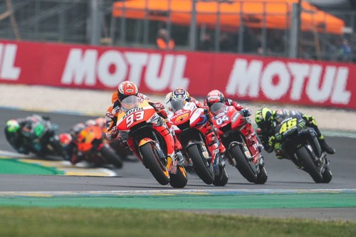 Marc Márquez se agiganta en Le Mans mientras Ducati espera su turno en la sombra para asaltar MotoGP 
