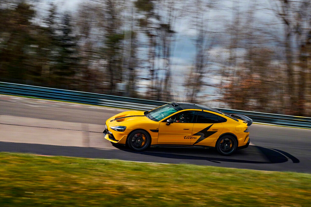 Los coches eléctricos de Xiaomi son tan rápidos que China ha tenido que tomar cartas en el asunto: se vienen regulaciones serias en seguridad