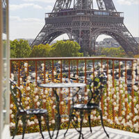 Esta tiktoker descubre el airbnb más increíble de París, con la la Torre Eiffel y el río Sena justo al lado del balcón