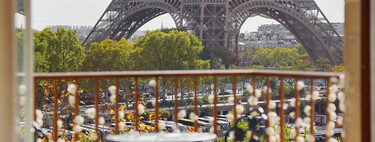 Esta tiktoker descubre el airbnb más increíble de París, con la la Torre Eiffel y el río Sena justo al lado del balcón