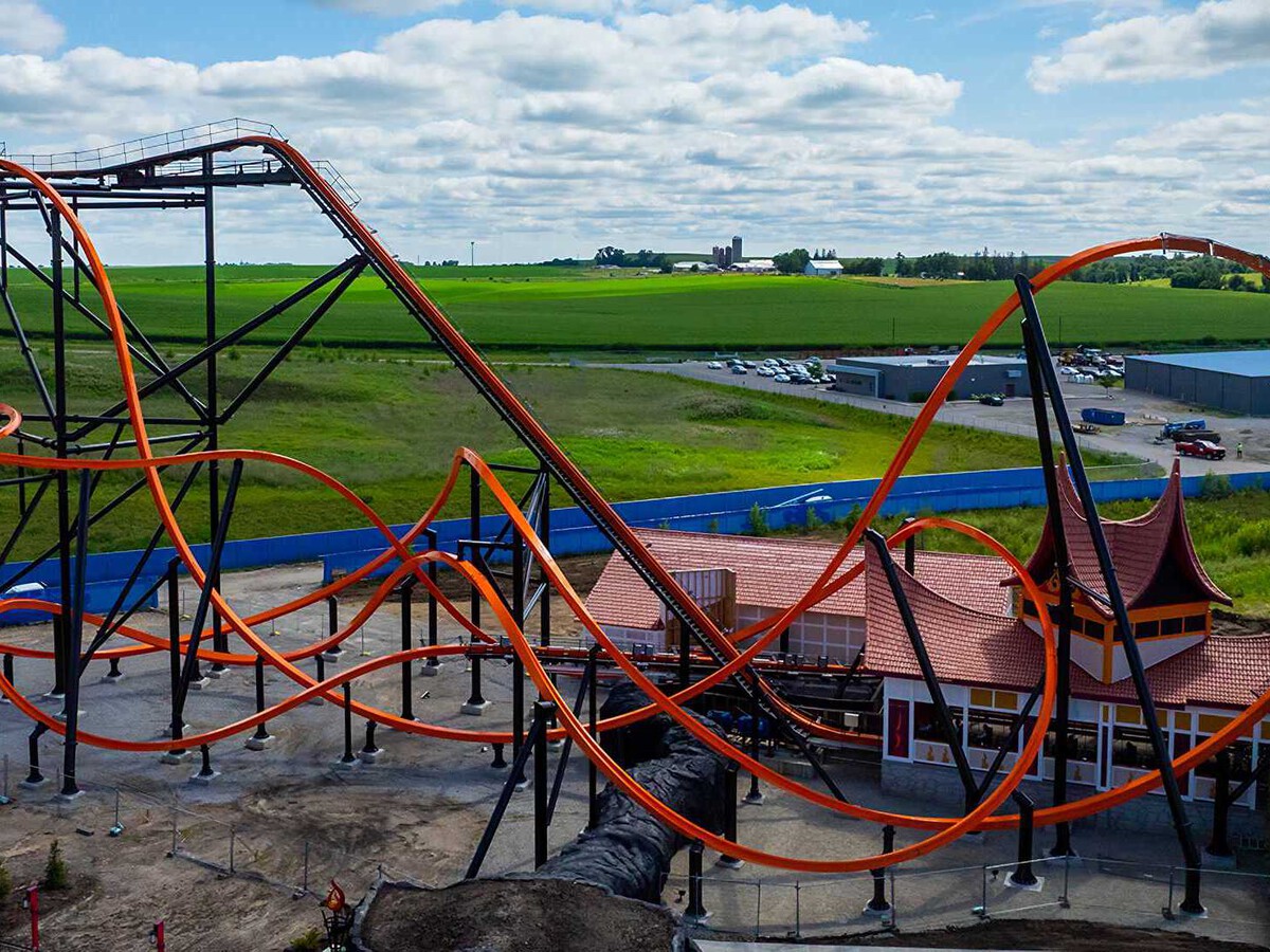 Humor en el parque: ¡El Jona se tira del tobogán!, image size:1200x900