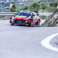 Thierry Neuville gana con suspense en Cataluña, Dani Sordo vuelve al podio y el WRC se decidirá en Monza