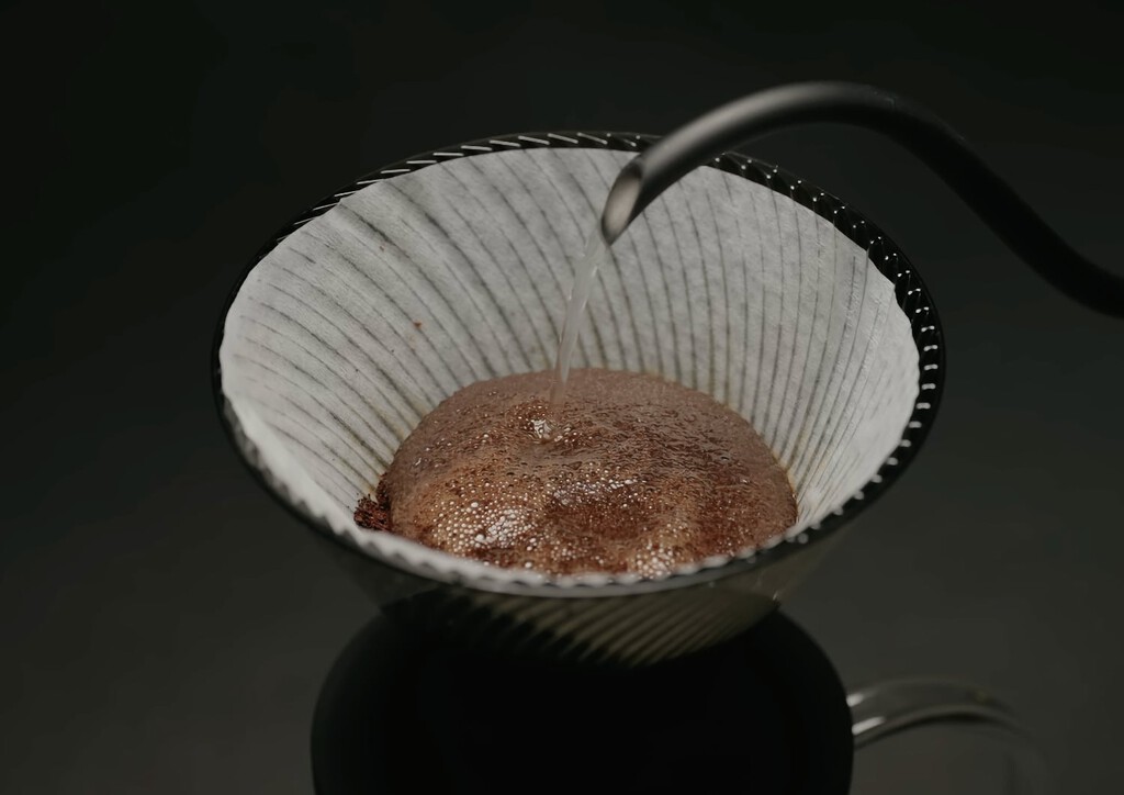 La V60 lleva 20 años siendo un icono del café de especialidad. Su primera gran actualización es café para los muy cafeteros