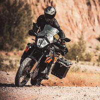 KTM 890 Adventure: la trail de aspiraciones dakarianas presenta su versión de acceso, también con 105 CV