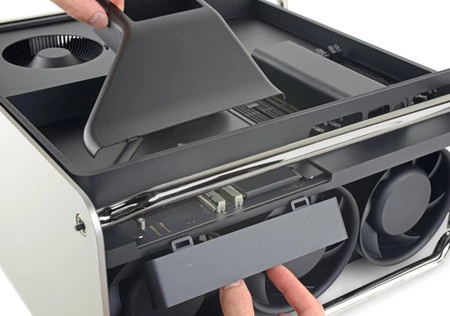 Mac Pro の部品の分解