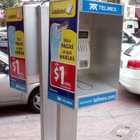 Hace 30 años Telmex llenó las calles de la CDMX de casetas telefónicas. Hoy por fin se extinguirán